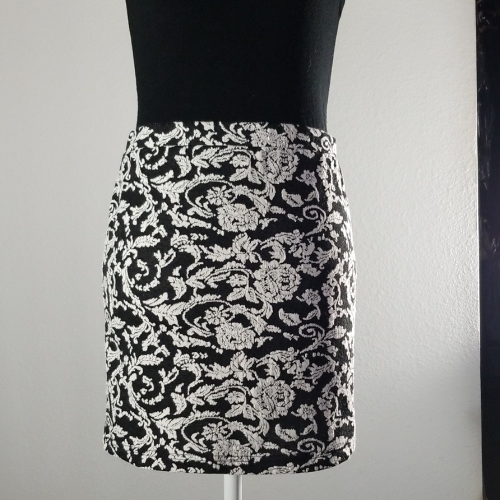 Jack Black & White Rose Skirt - Preloved